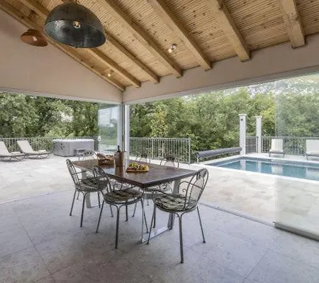 Villa Grey Stone *