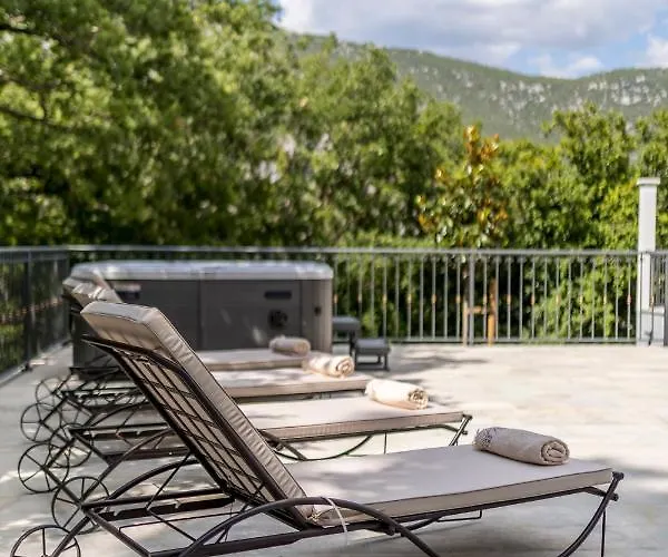 Vila Grey Stone *