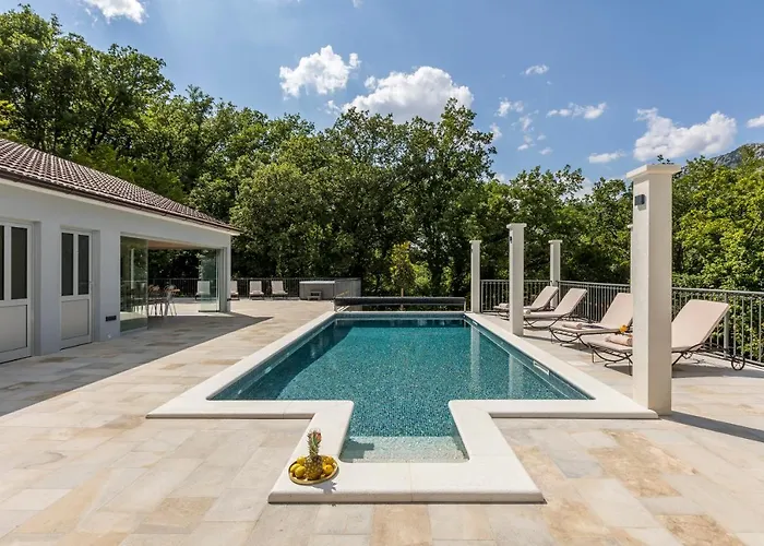 Vila Grey Stone