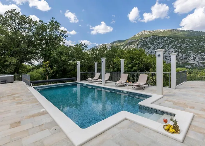 Grey Stone Vila *