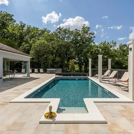 Villa Grey Stone