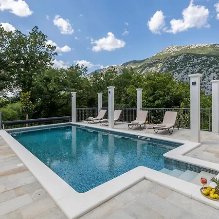 Grey Stone Villa *