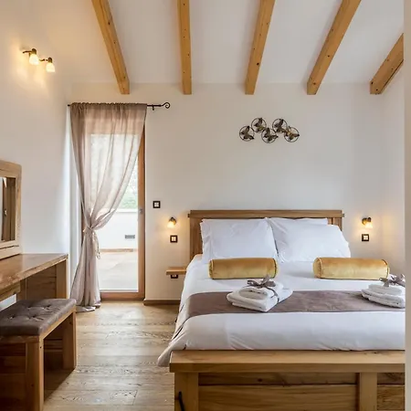 וילה Grey Stone Gata