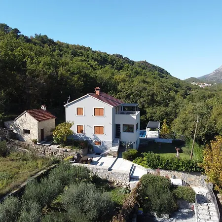 וילה Grey Stone Gata